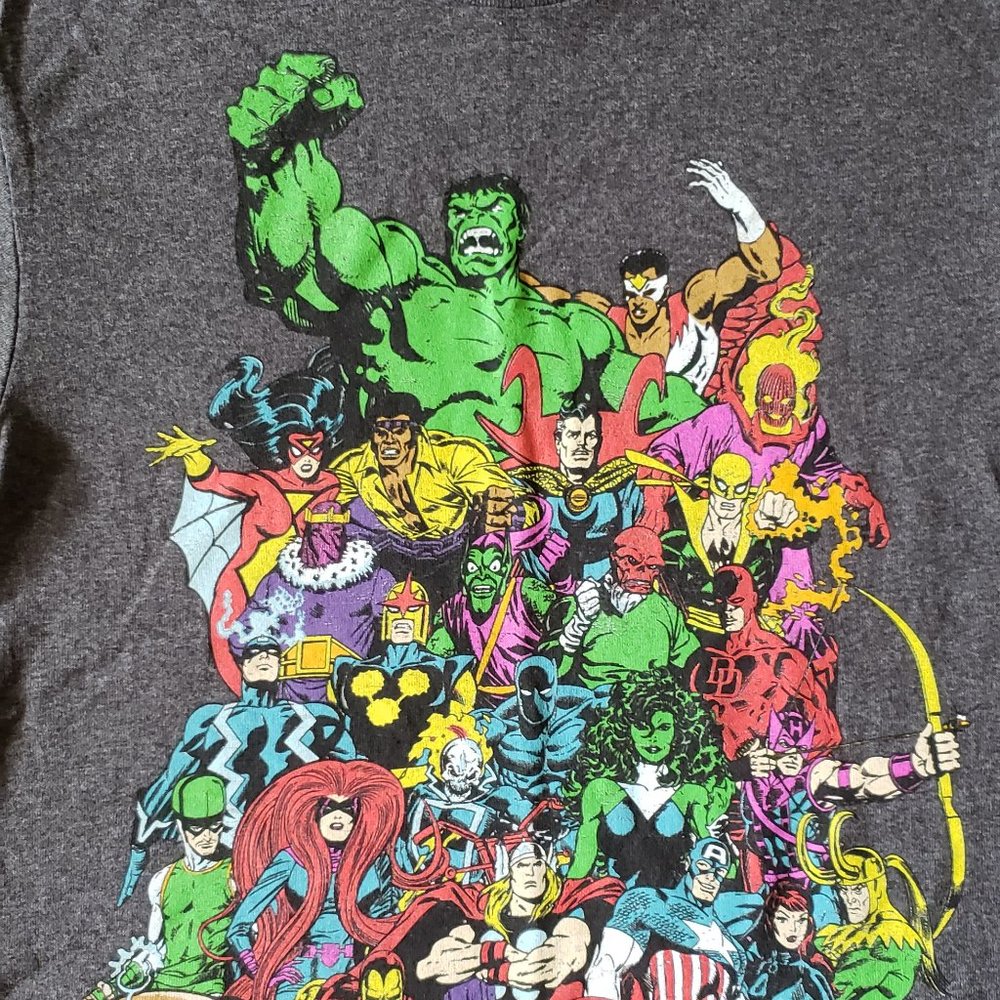 Classic Marvel Comics Superheros groupshot graphic tee Avengers Inhumans - Picture 2 of 4